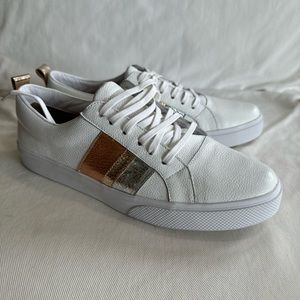 Kaanas Bristol lace-up sneaker - metallic, never worn, in box!
